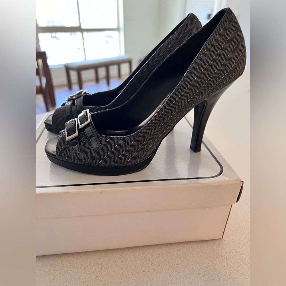 Woman dark grey heels